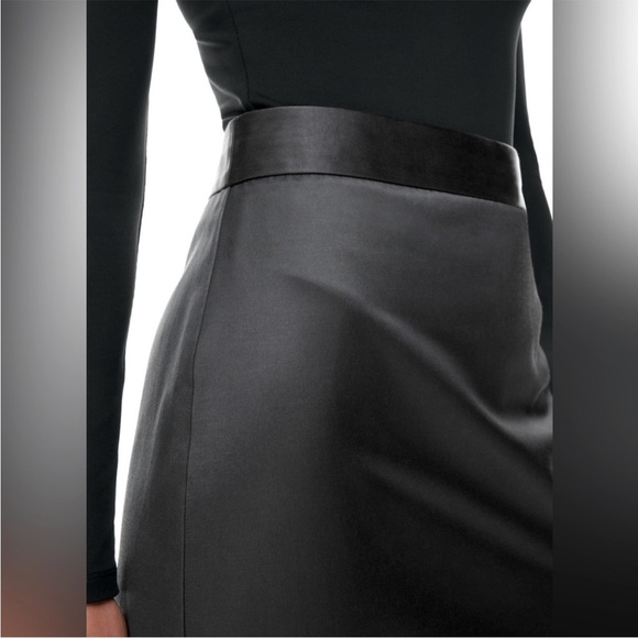 Aritzia Babaton Trinity Skirt in Black - Picture 10 of 10